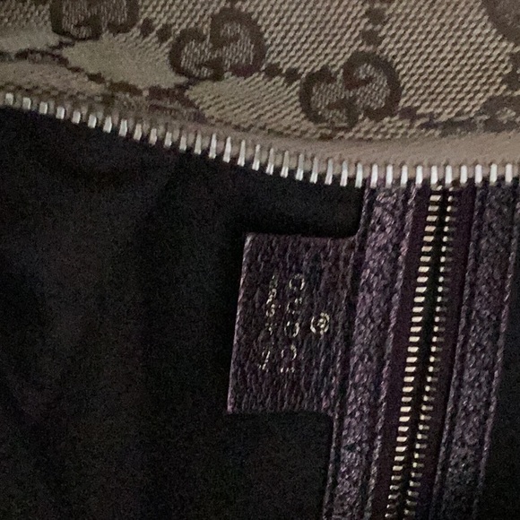 Authentic vintage GUCCI
Bamboo Ring Hobo - Picture 9 of 13